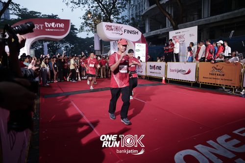 Race photo from ONE RUN 10 K