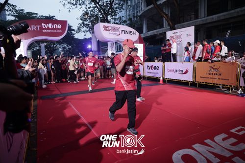 Race photo from ONE RUN 10 K