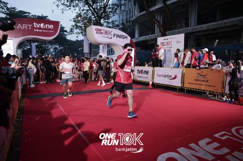 Race photo from ONE RUN 10 K