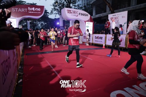 Race photo from ONE RUN 10 K