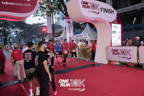 Race photo from ONE RUN 10 K
