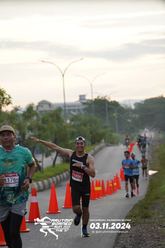 Race photo from Arutmin Borneo Run 2024
