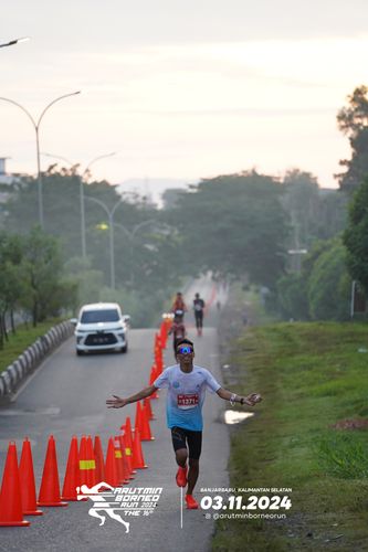 Race photo from Arutmin Borneo Run 2024