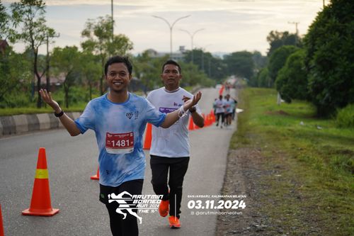Race photo from Arutmin Borneo Run 2024