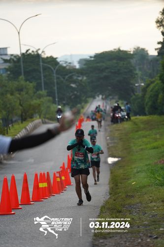 Race photo from Arutmin Borneo Run 2024