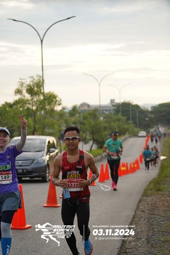 Race photo from Arutmin Borneo Run 2024