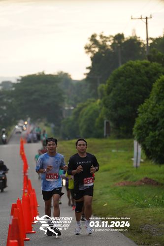Race photo from Arutmin Borneo Run 2024