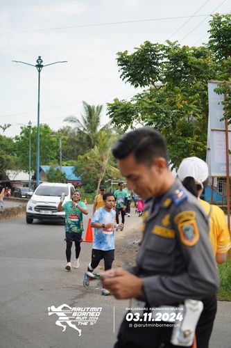 Race photo from Arutmin Borneo Run 2024
