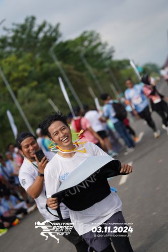 Race photo from Arutmin Borneo Run 2024