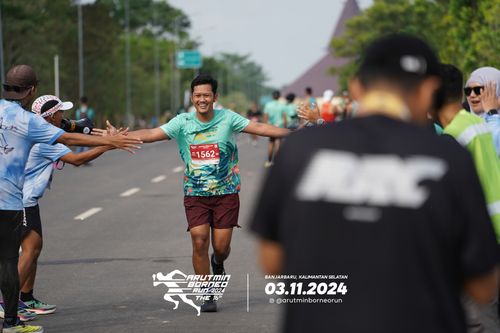 Race photo from Arutmin Borneo Run 2024