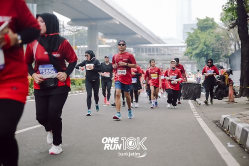 Race photo from ONE RUN 10 K