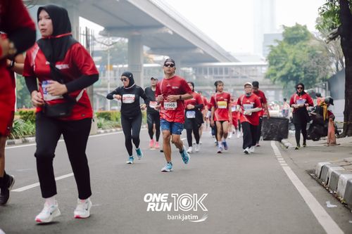 Race photo from ONE RUN 10 K