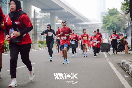 Race photo from ONE RUN 10 K