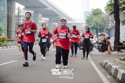 Race photo from ONE RUN 10 K