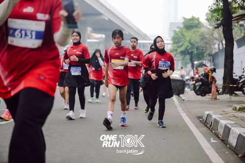 Race photo from ONE RUN 10 K