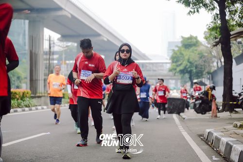 Race photo from ONE RUN 10 K
