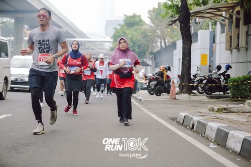 Race photo from ONE RUN 10 K