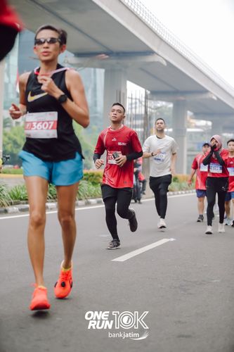 Race photo from ONE RUN 10 K