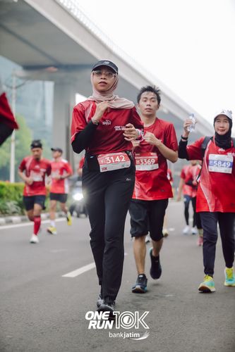 Race photo from ONE RUN 10 K
