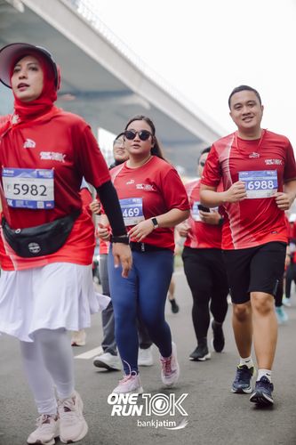 Race photo from ONE RUN 10 K