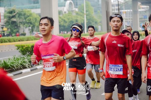Race photo from ONE RUN 10 K