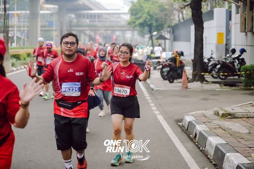 Race photo from ONE RUN 10 K
