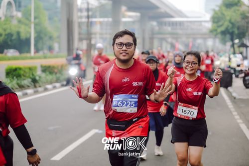 Race photo from ONE RUN 10 K