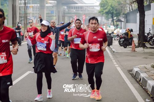 Race photo from ONE RUN 10 K