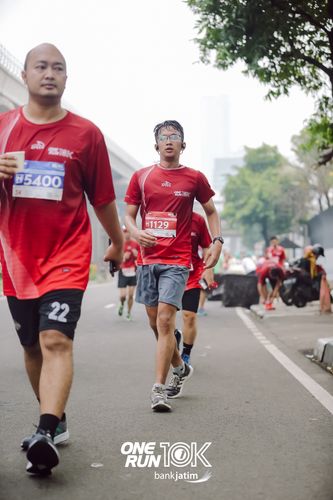 Race photo from ONE RUN 10 K