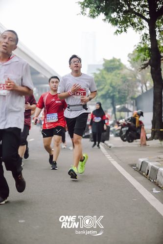 Race photo from ONE RUN 10 K