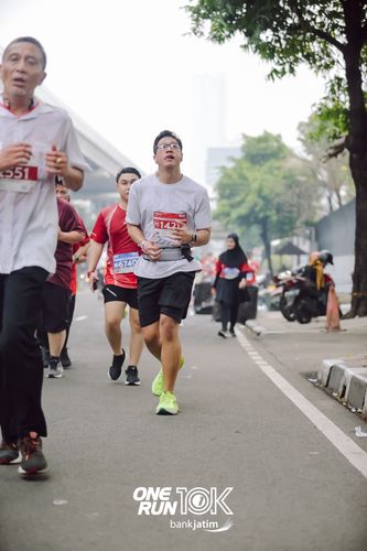 Race photo from ONE RUN 10 K
