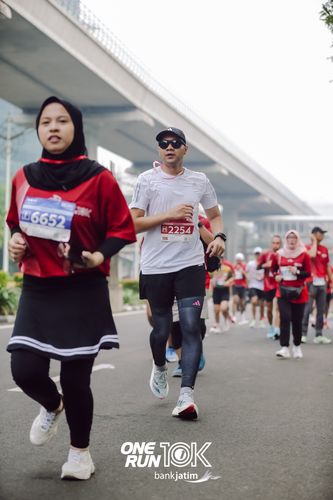 Race photo from ONE RUN 10 K
