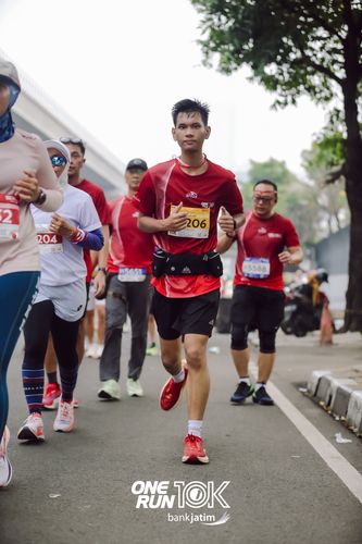 Race photo from ONE RUN 10 K