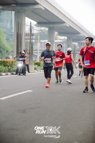 Race photo from ONE RUN 10 K