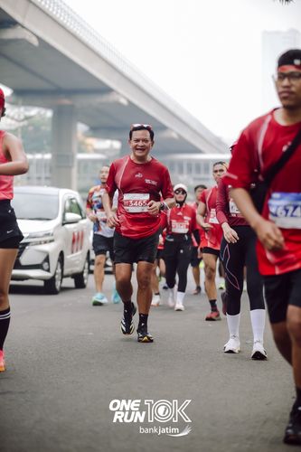 Race photo from ONE RUN 10 K