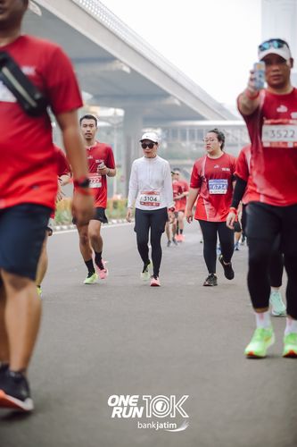 Race photo from ONE RUN 10 K