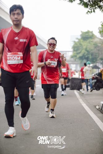 Race photo from ONE RUN 10 K