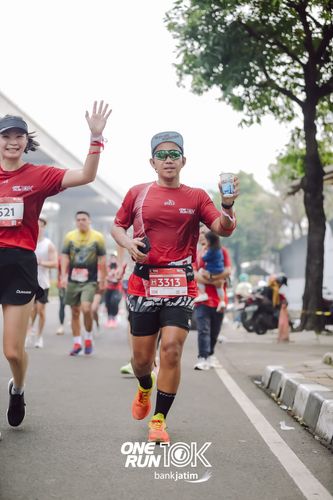 Race photo from ONE RUN 10 K