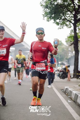 Race photo from ONE RUN 10 K