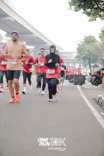 Race photo from ONE RUN 10 K
