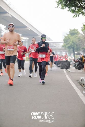 Race photo from ONE RUN 10 K