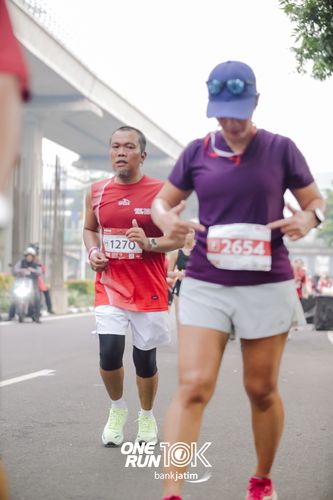 Race photo from ONE RUN 10 K
