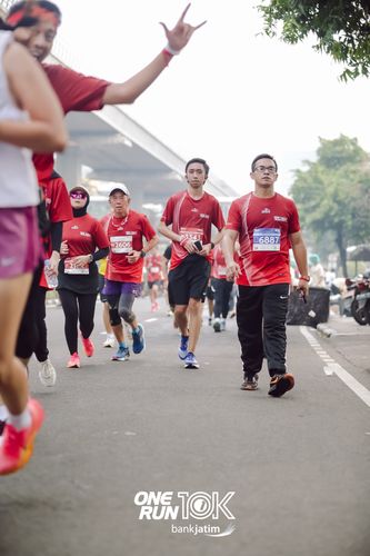 Race photo from ONE RUN 10 K