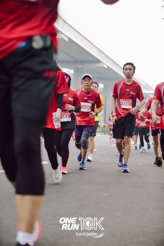 Race photo from ONE RUN 10 K