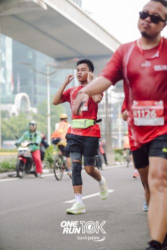 Race photo from ONE RUN 10 K