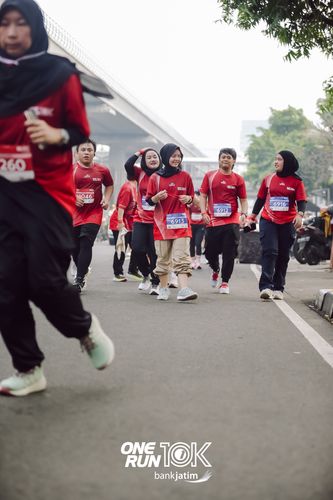 Race photo from ONE RUN 10 K
