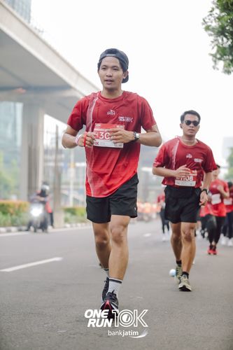 Race photo from ONE RUN 10 K