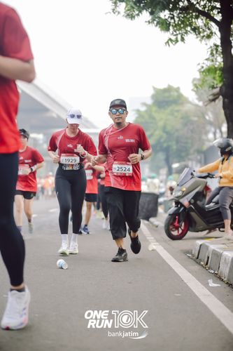 Race photo from ONE RUN 10 K
