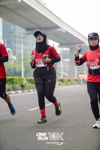 Race photo from ONE RUN 10 K