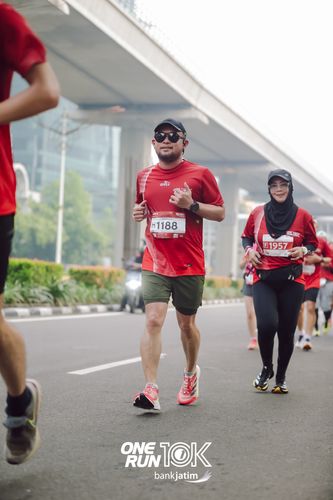 Race photo from ONE RUN 10 K